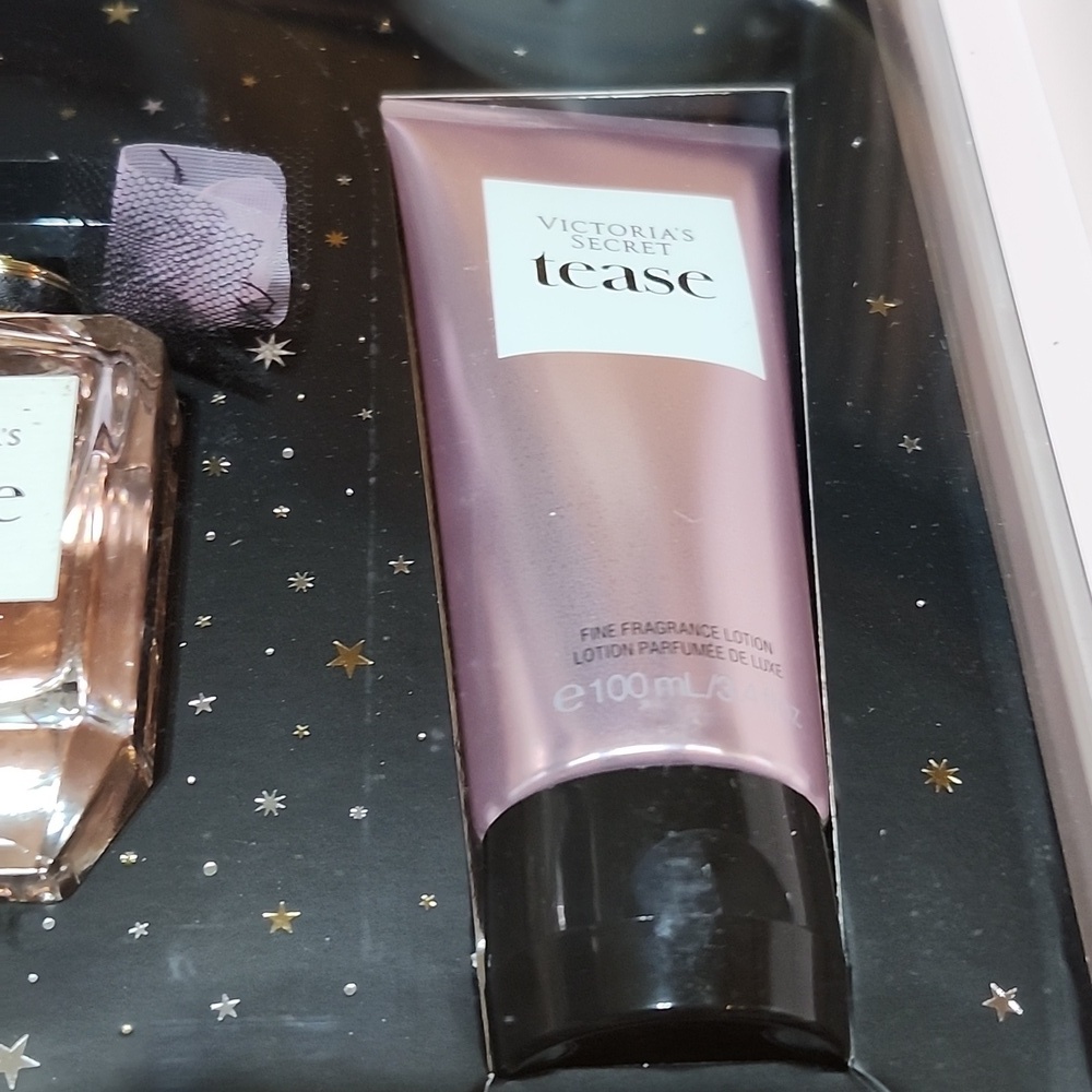 VS TEASE LUXE 3-PIECE FRAGRANCE GIFT SET PRICE FIRM - Picture 5 of 14